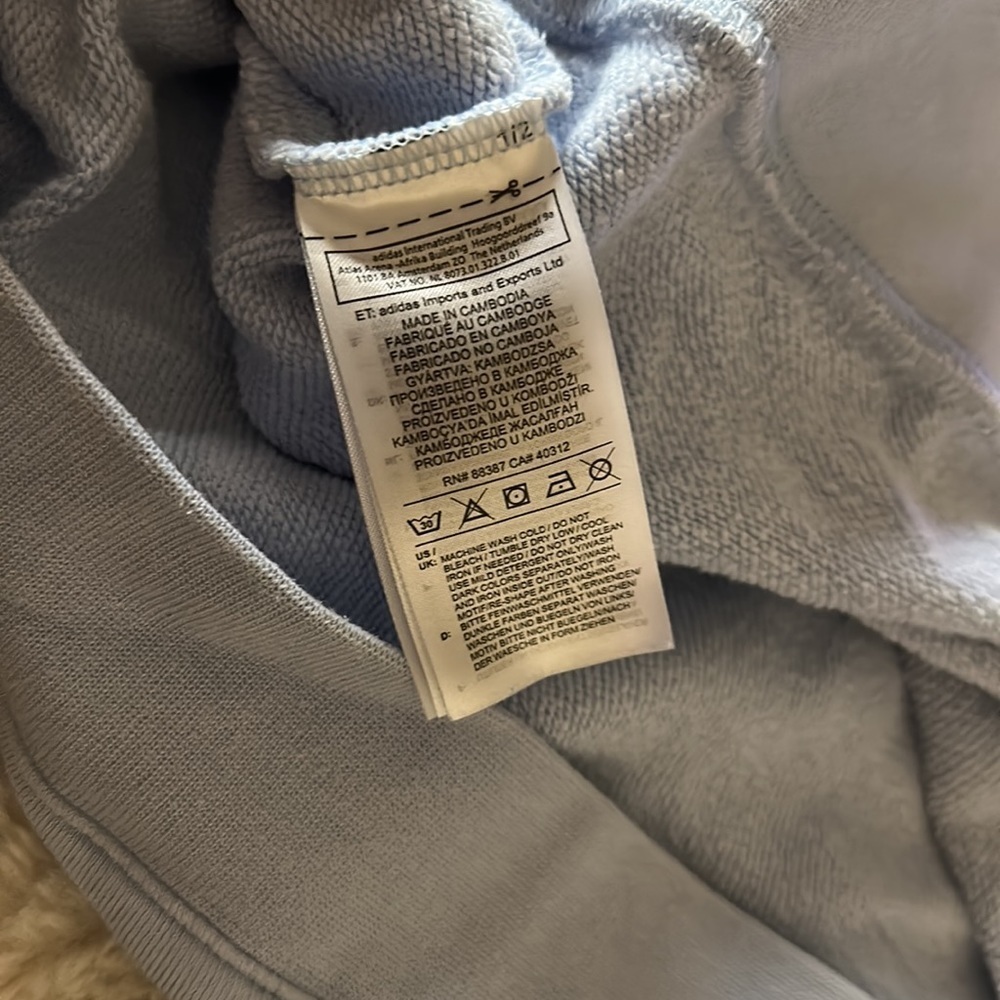 Size large Adidas cropped hoodie - Picture 6 of 6
